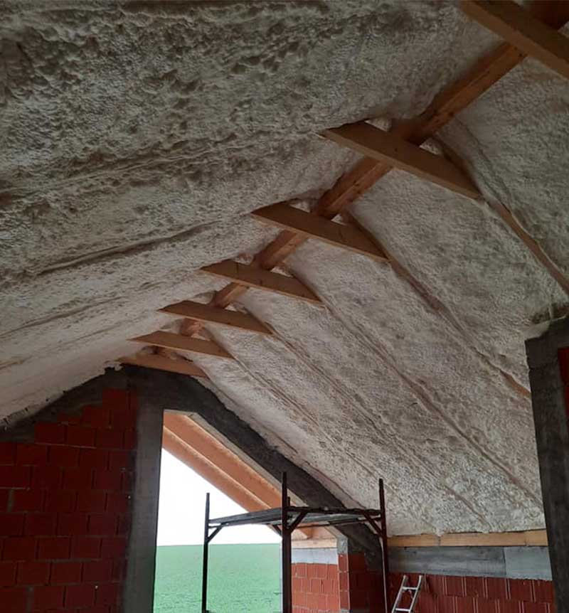 izolații cu spumă poliuretanică tavan